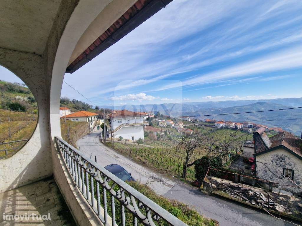 Moradia com 3 Pisos e Logradouro em Loureiro, Peso da Régua - Grande imagem: 5/22