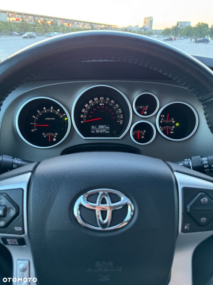 Toyota Sequoia - 28