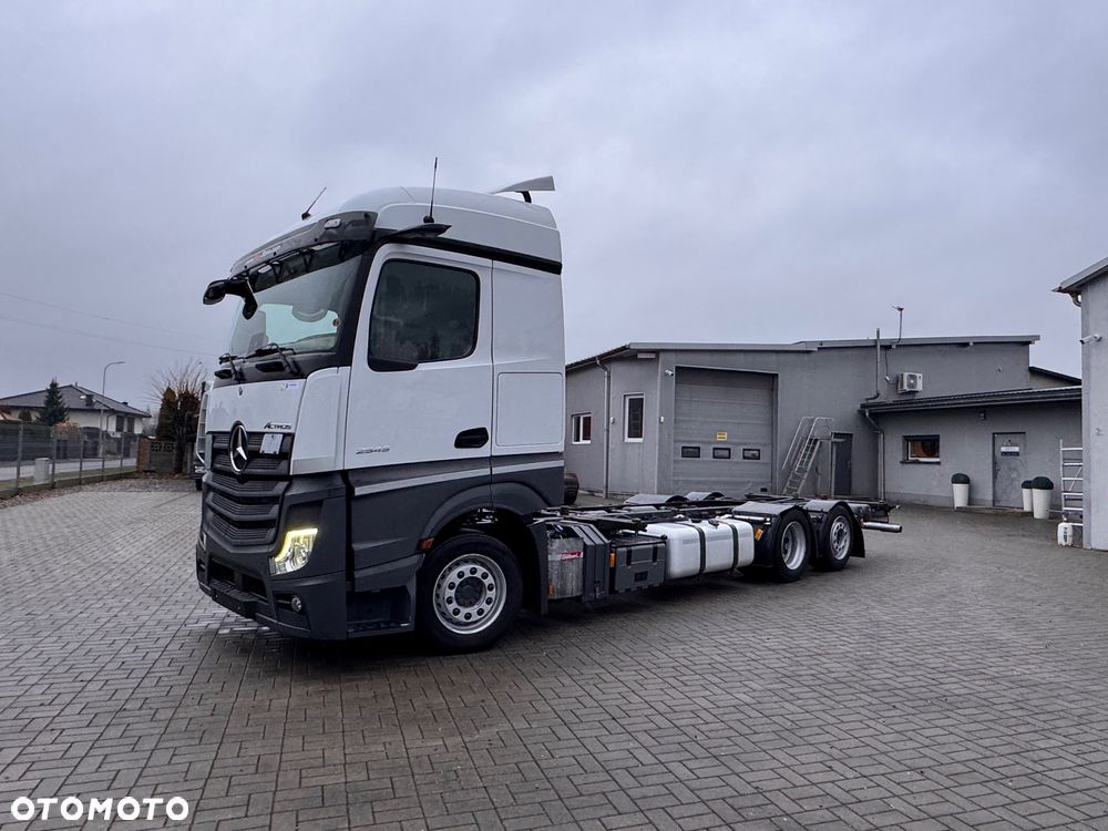Mercedes-Benz Actros - 1