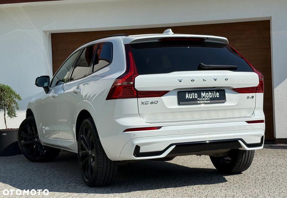Volvo XC 60 B4 D AWD Plus Dark - 4
