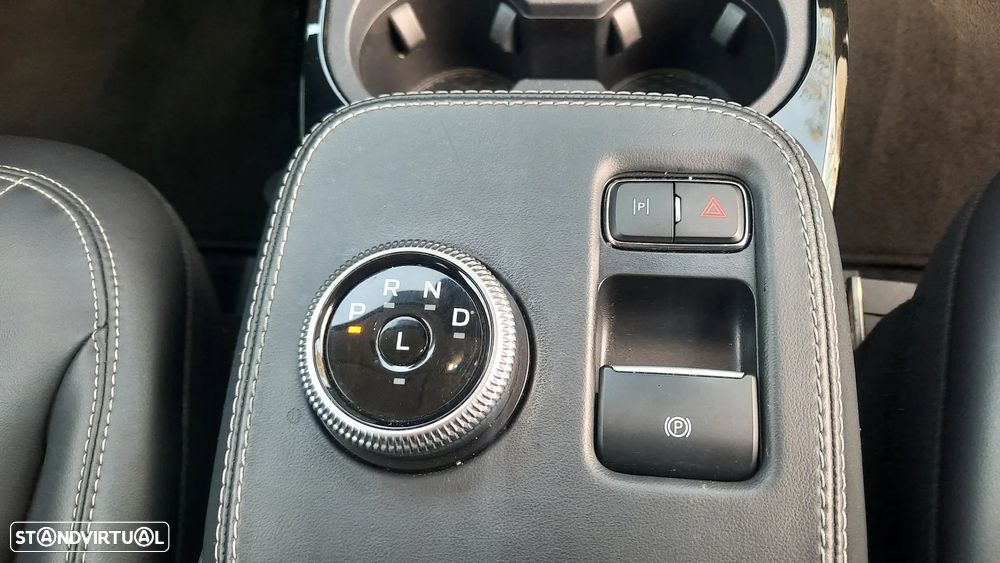 Ford Mustang Mach-E - 30