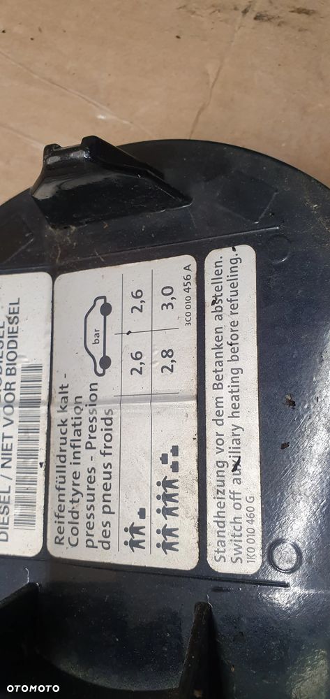 Klapka wlewu paliwa VW Passat B6 3C9809857 - 8