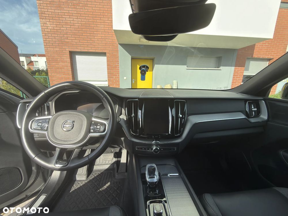 Volvo XC 60 B5 B AWD Plus Dark - 8