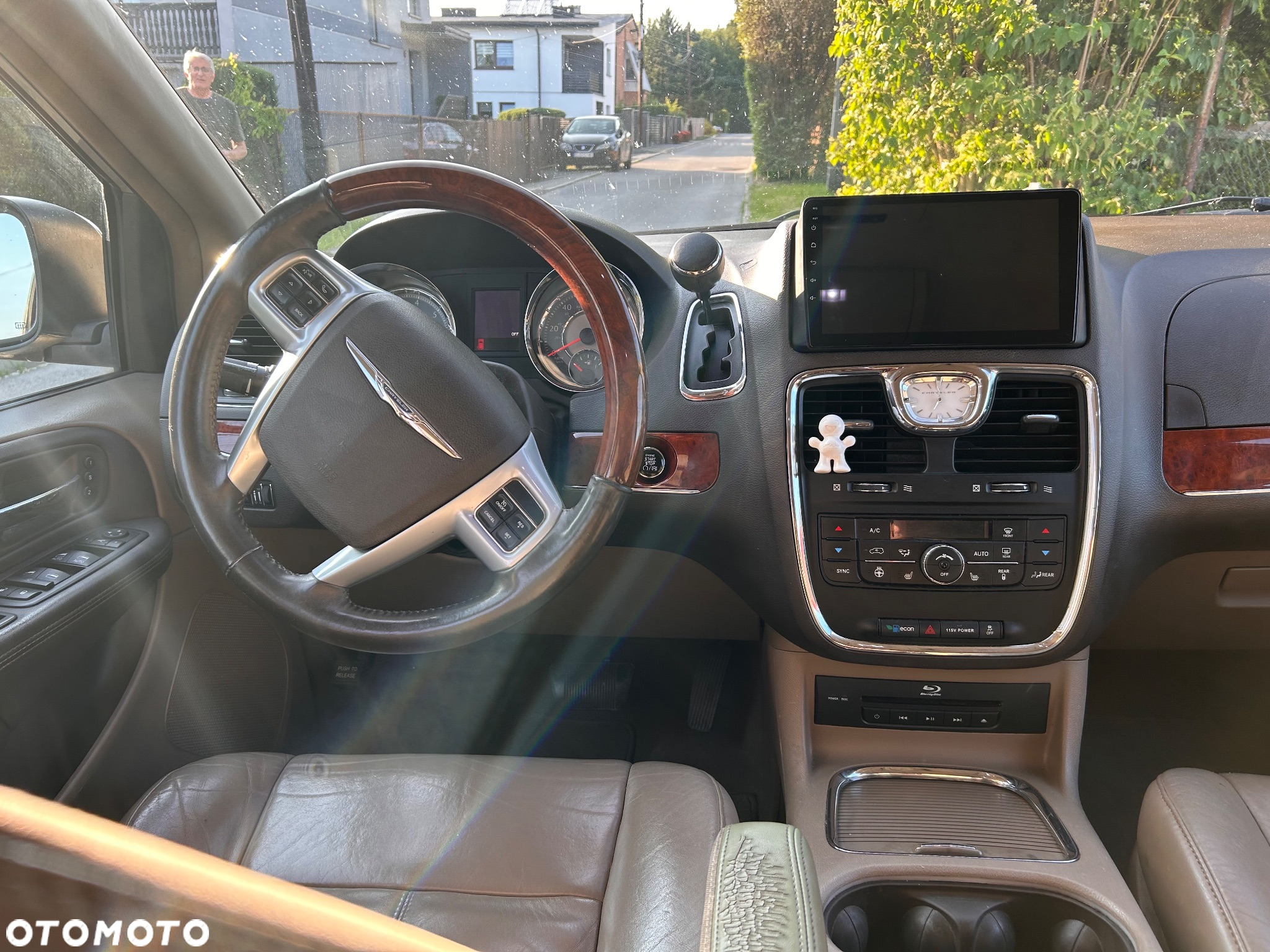 Chrysler Town & Country 3.6 Limited - 11