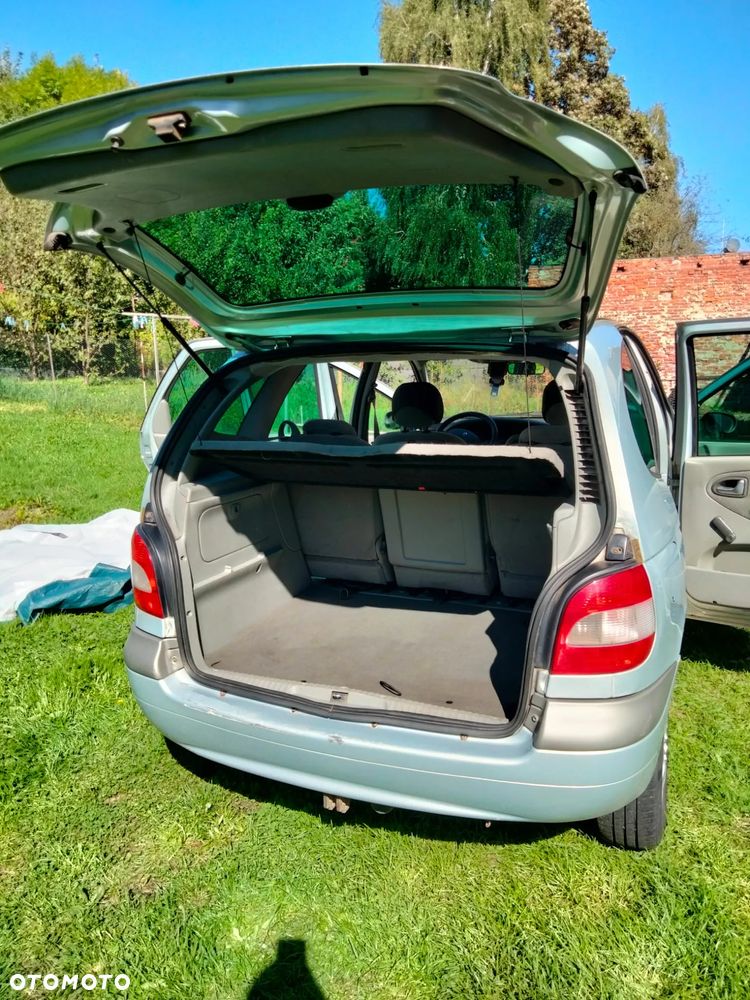 Renault Scenic 1.6 16V Luxe Dynamique - 9