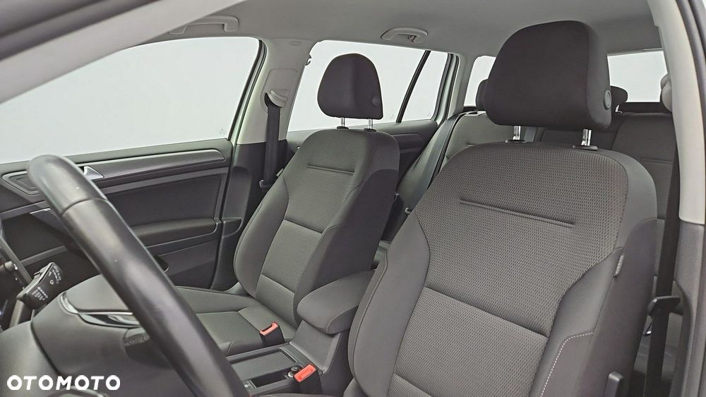 Volkswagen Golf - 11