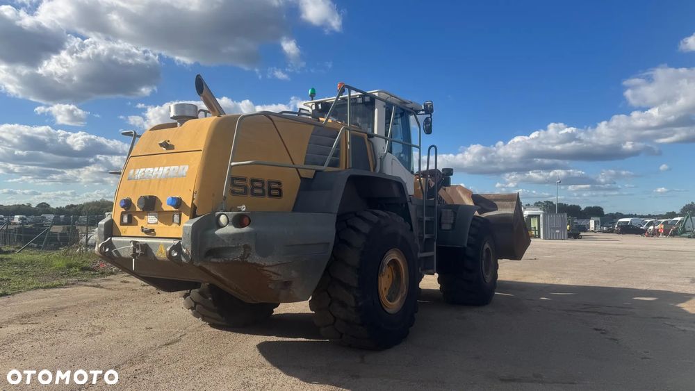 Liebherr L 586 2012 - 8