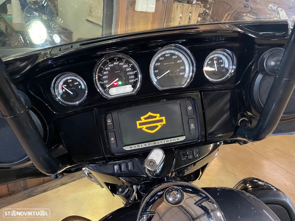 Harley-Davidson FLHT Ultra Limited - 17
