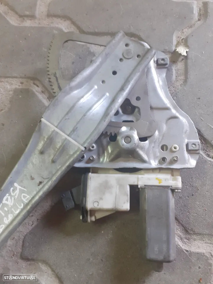 Elevador tras direito toyota corolla 2002 - 2