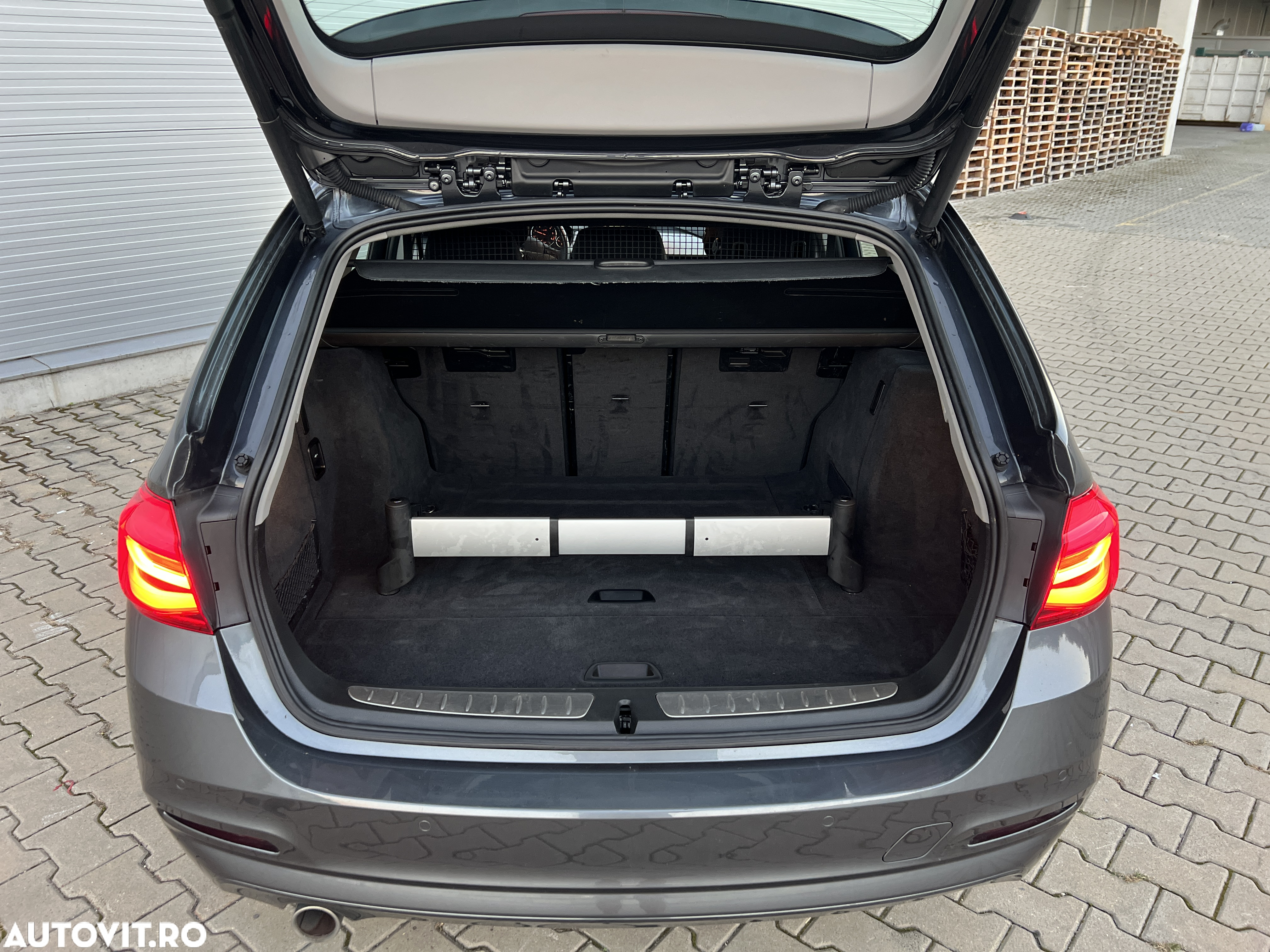 BMW Seria 3 318d Touring Advantage - 12