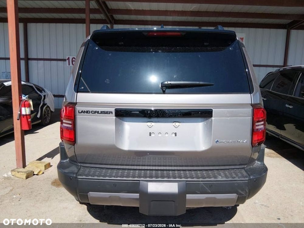 Toyota Land Cruiser - 4