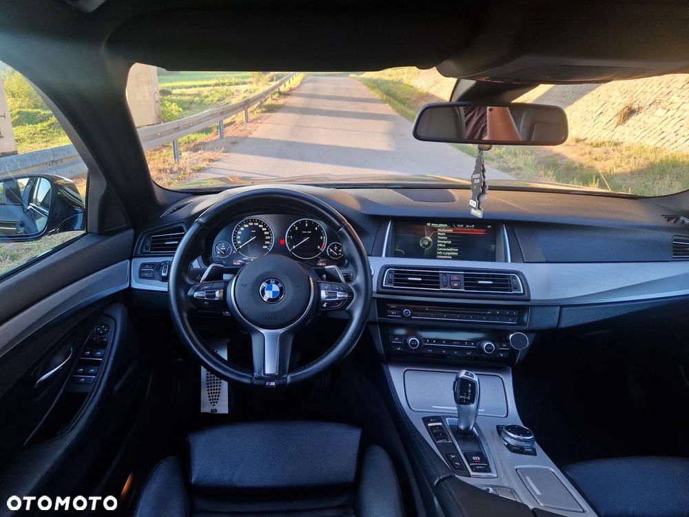 BMW Seria 5 520d xDrive - 14