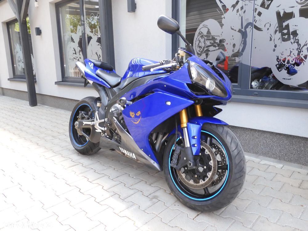 Yamaha R1 - 16