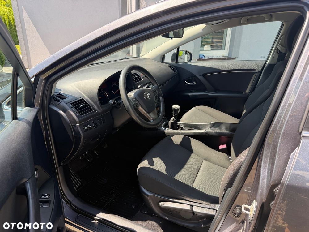Toyota Avensis 1.6 Comfort - 6