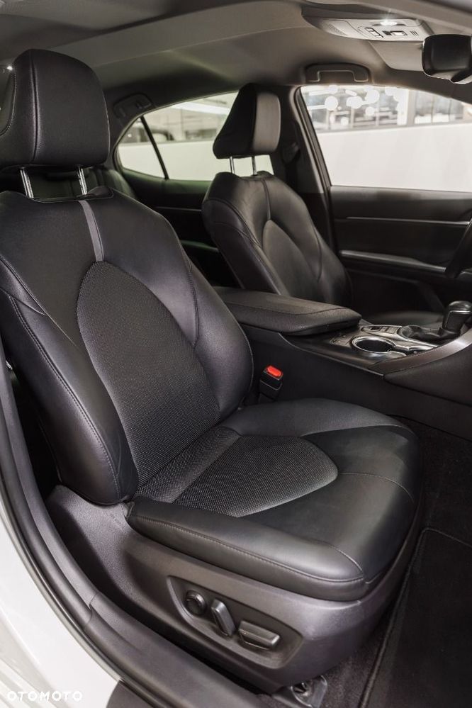 Toyota Camry - 18