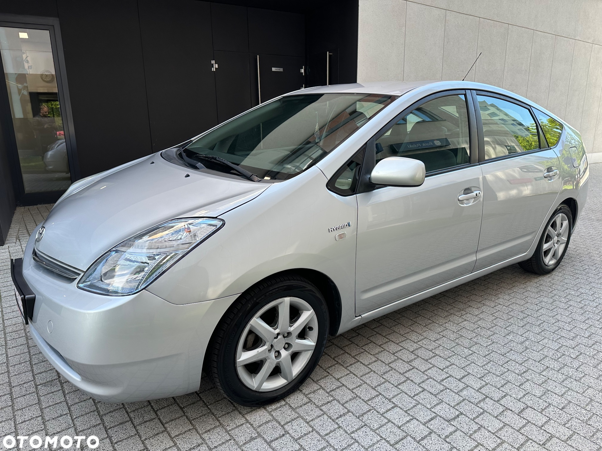 Toyota Prius (Hybrid) - 13