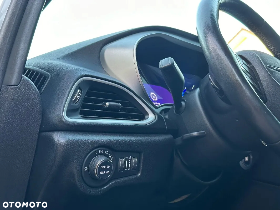 Chrysler Pacifica - 11