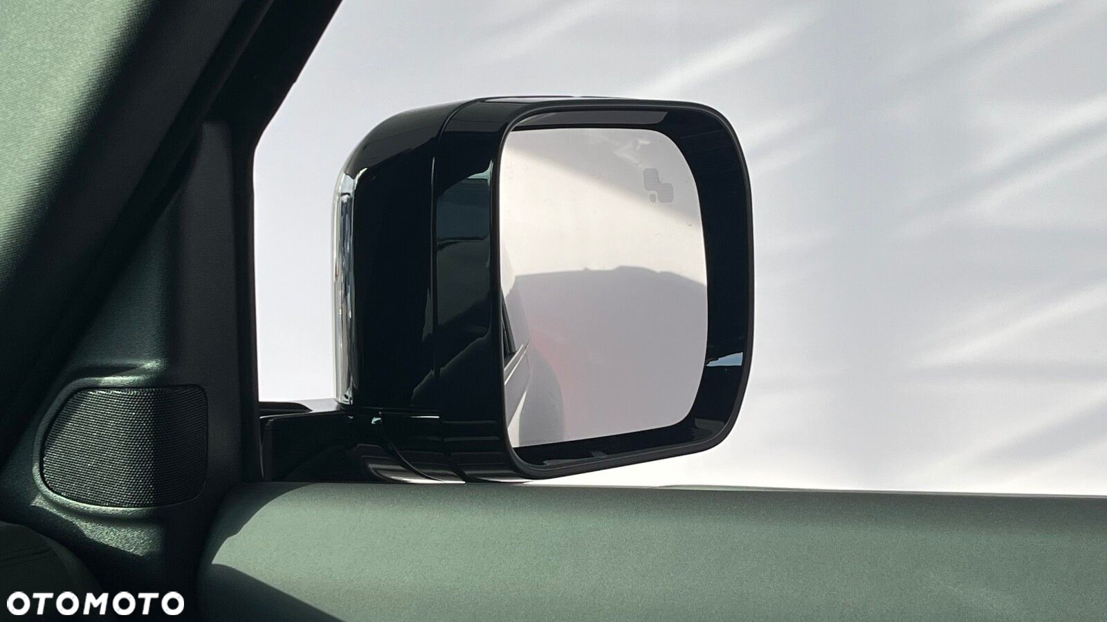 Land Rover Defender - 14