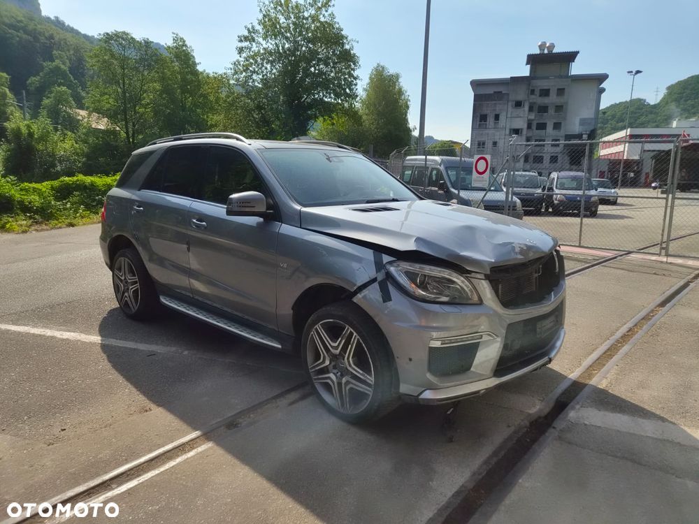 Mercedes-Benz ML 63 AMG 4-Matic - 5