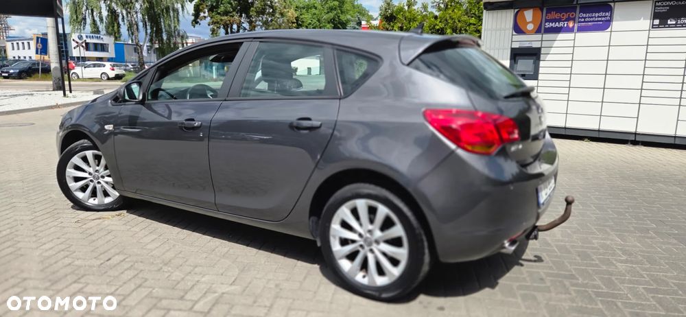 Opel Astra 1.4 Turbo 150 Jahre - 11