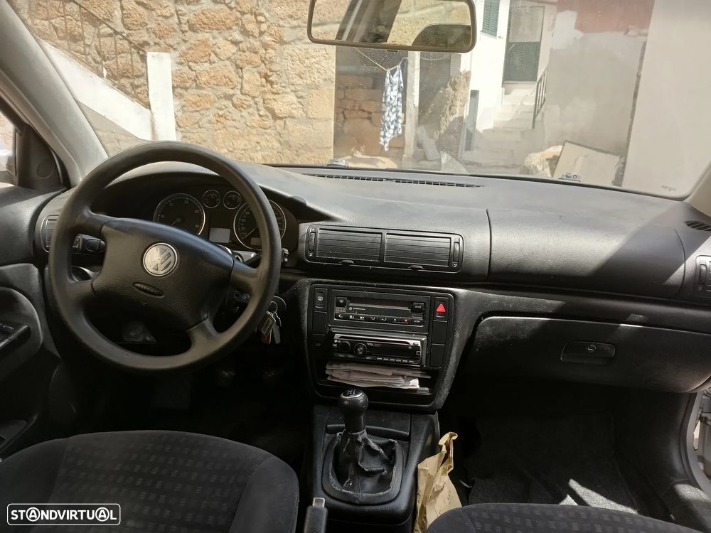 VW Passat 1.9 TDi Trendline - 13