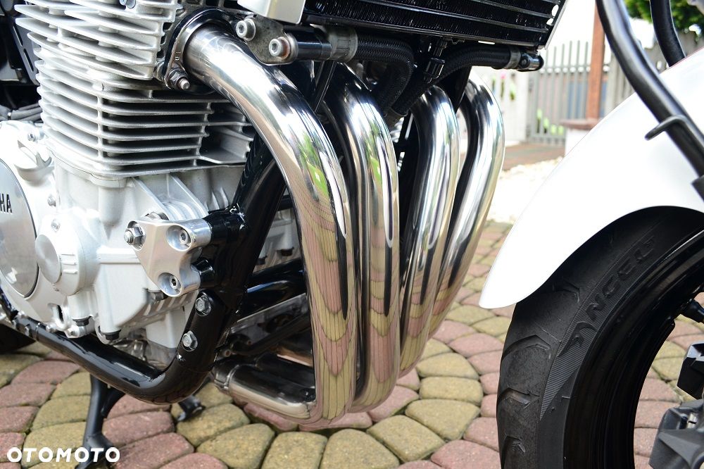 Yamaha XJR - 17