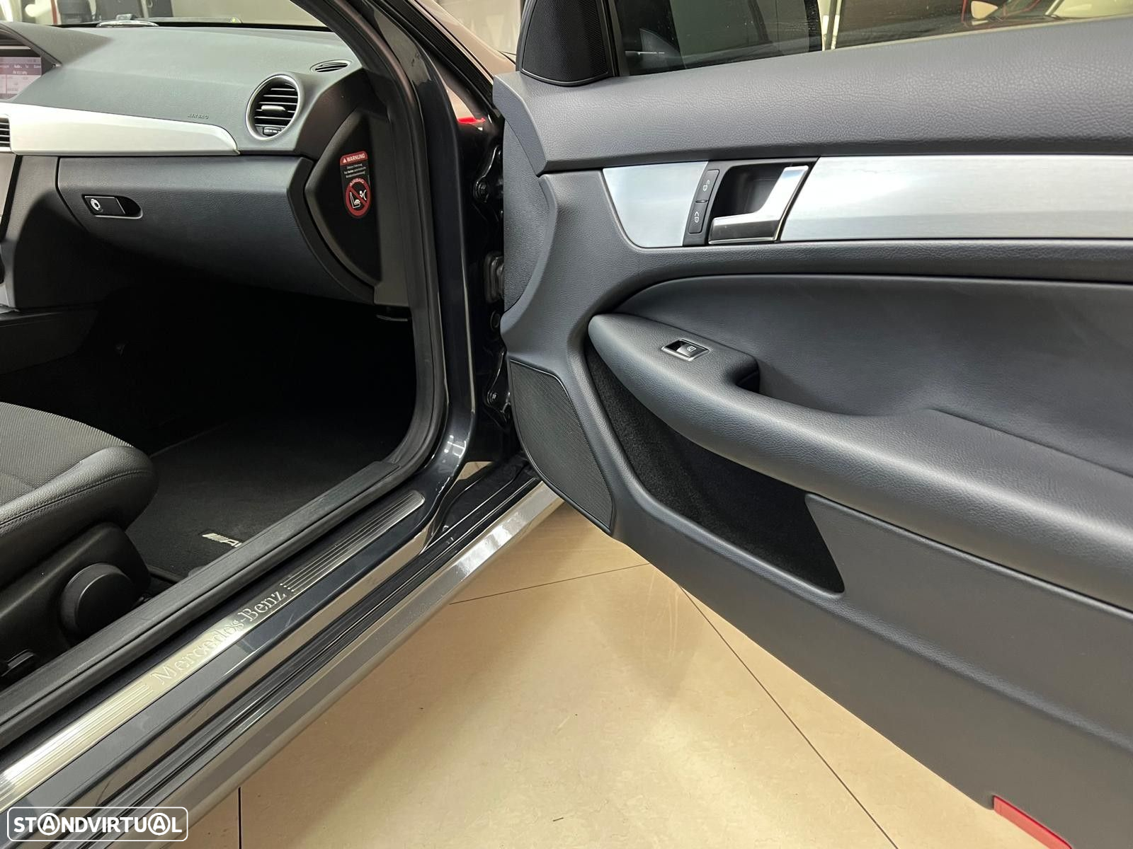 Mercedes-Benz C 220 CDI DPF Coupe BlueEFFICIENCY 7G-TRONIC Edition 1 - 39