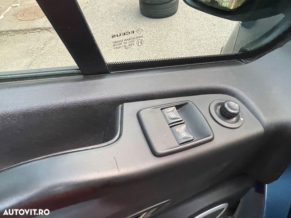 Opel Vivaro - 18