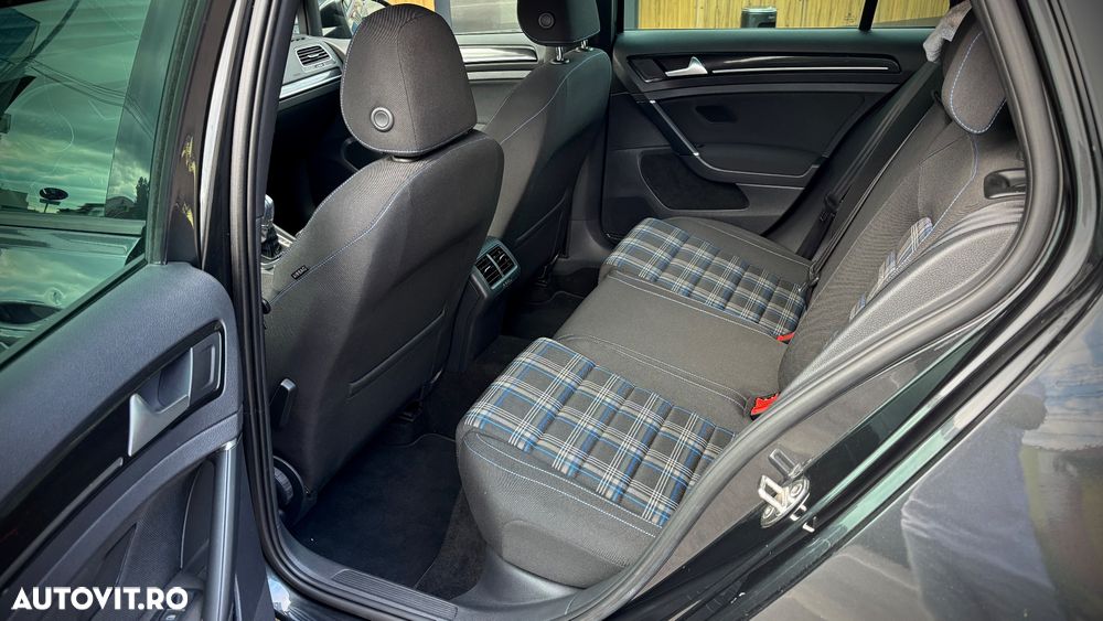 Volkswagen Golf - 7