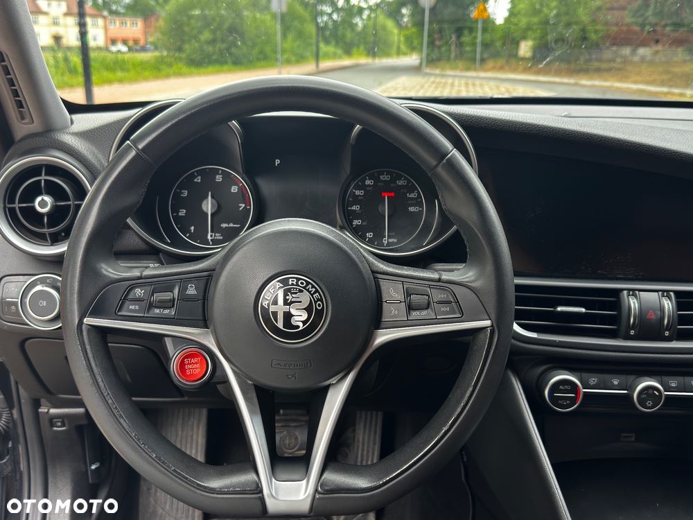Alfa Romeo Giulia 2.0 Turbo 16V AT8-Q4 Ti - 12