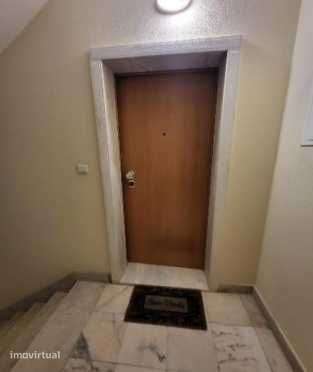 Vende-se Excelente T4 Duplex na Ramada - Grande imagem: 3/12