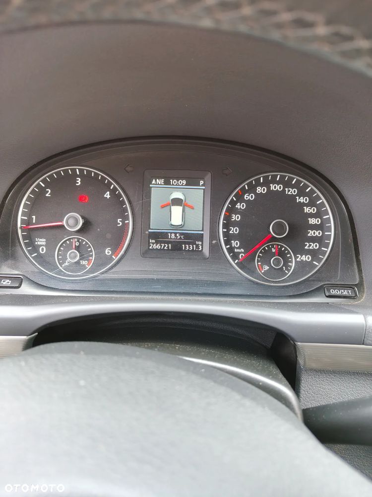 Volkswagen Touran 2.0 TDI DPF DSG Highline - 35