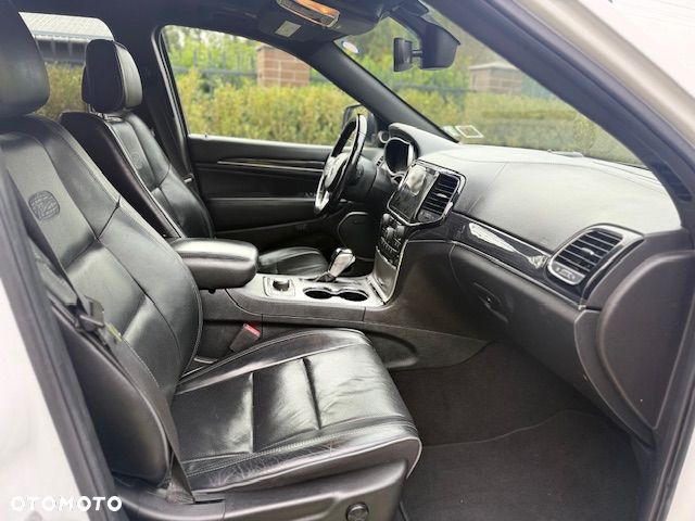 Jeep Grand Cherokee - 22