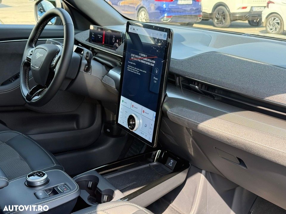 Ford Mustang Mach-E - 18