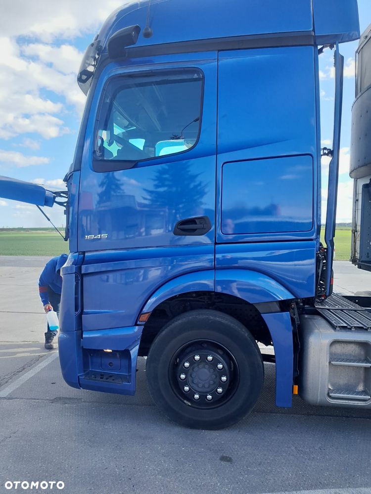 Mercedes-Benz ACTROS - 4