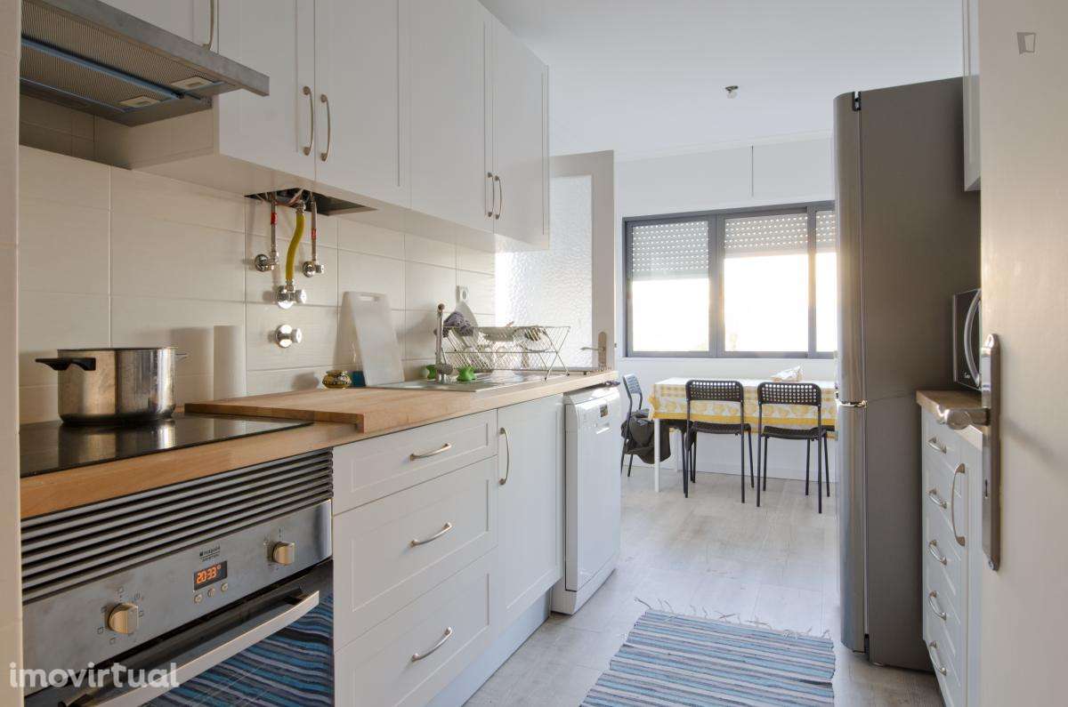 Quarto - localizado em Telheiras Lisbon - Grande imagem: 2/17