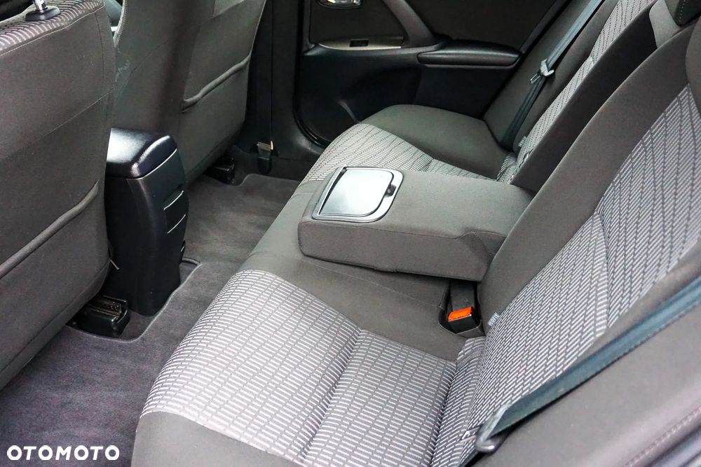 Toyota Avensis 1.8 Comfort - 9