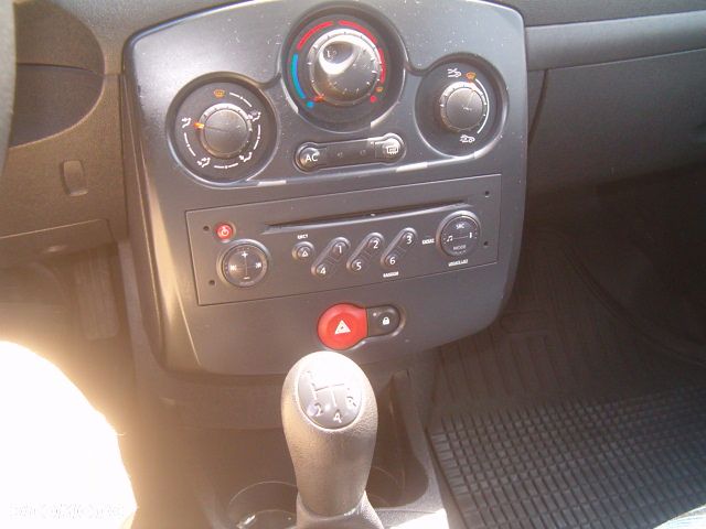 Renault Clio - 22