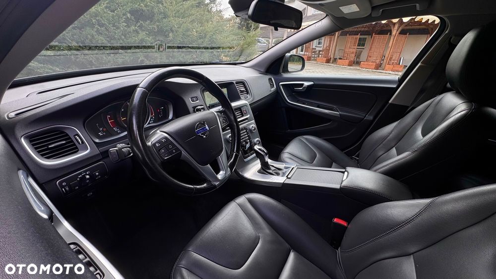 Volvo V60 D4 Geartronic Momentum - 38