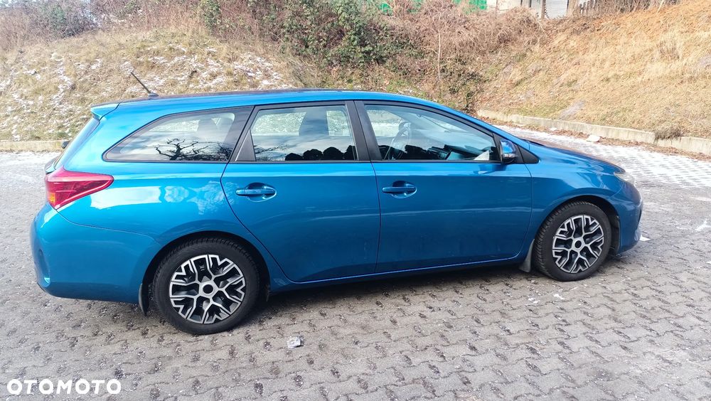 Toyota Auris 1.4 D-4D Comfort - 4