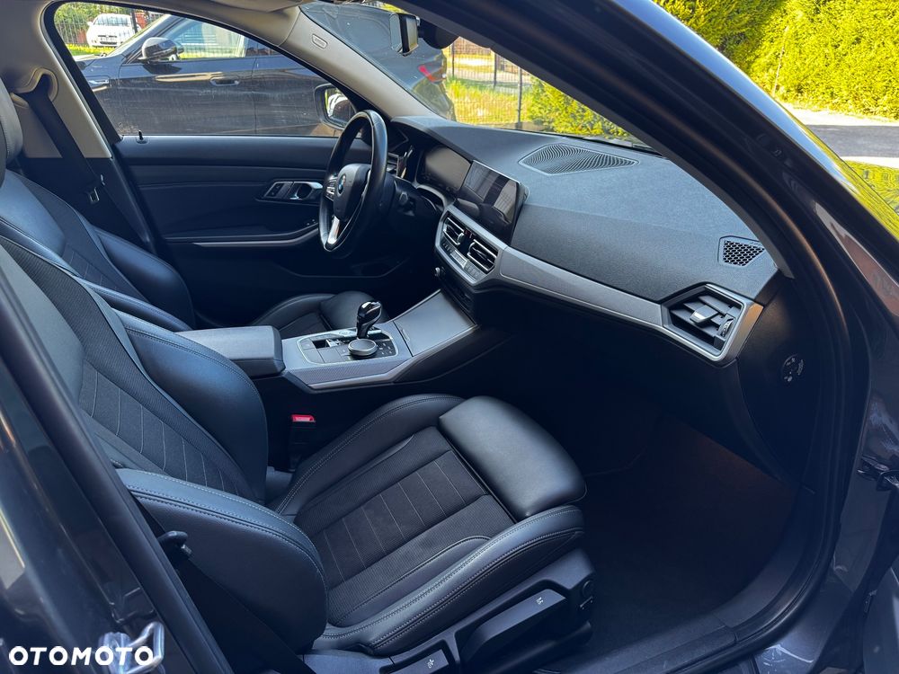 BMW Seria 3 320d xDrive Edition Luxury Line Purity - 22