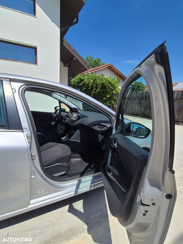 Peugeot 208 1.2 L PureTech Allure - 11