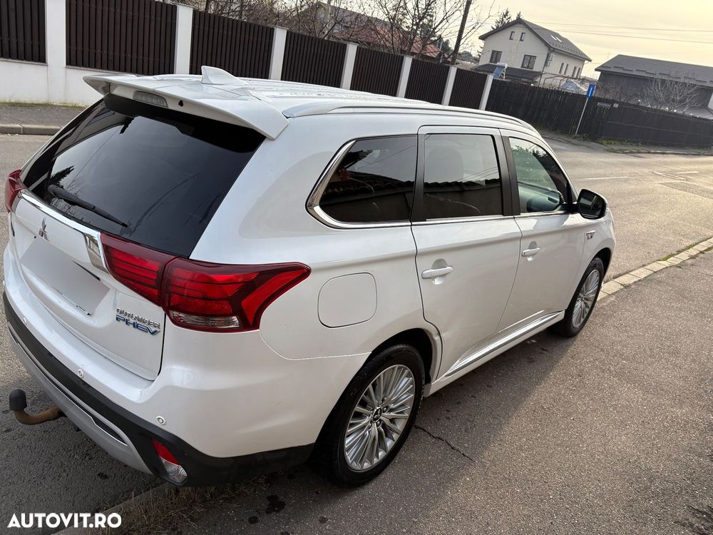Mitsubishi Outlander PHEV 2.4 L 4X4 Instyle - 4