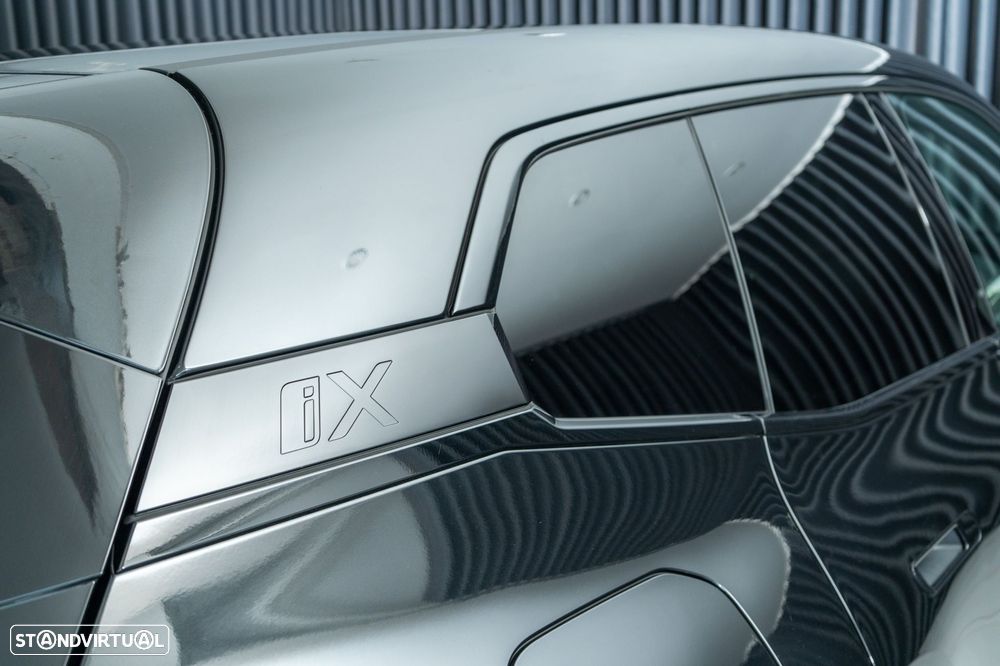 BMW iX xDrive 50 Pack Desportivo - 23