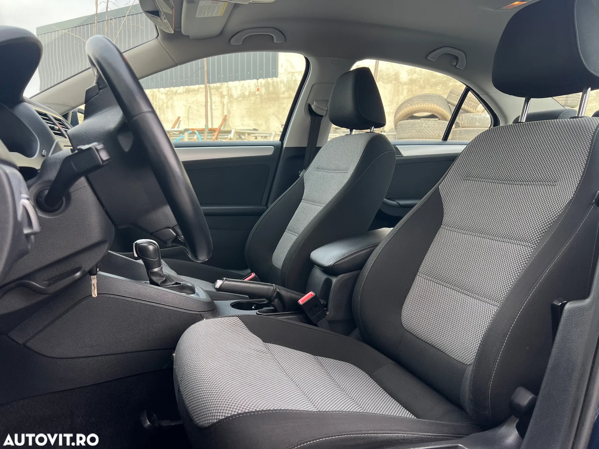 Volkswagen Jetta - 6