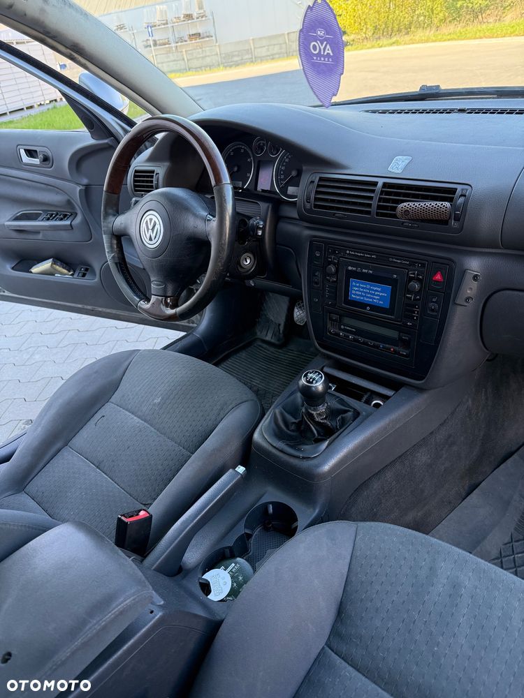 Volkswagen Passat 1.9 TDI Highline - 19