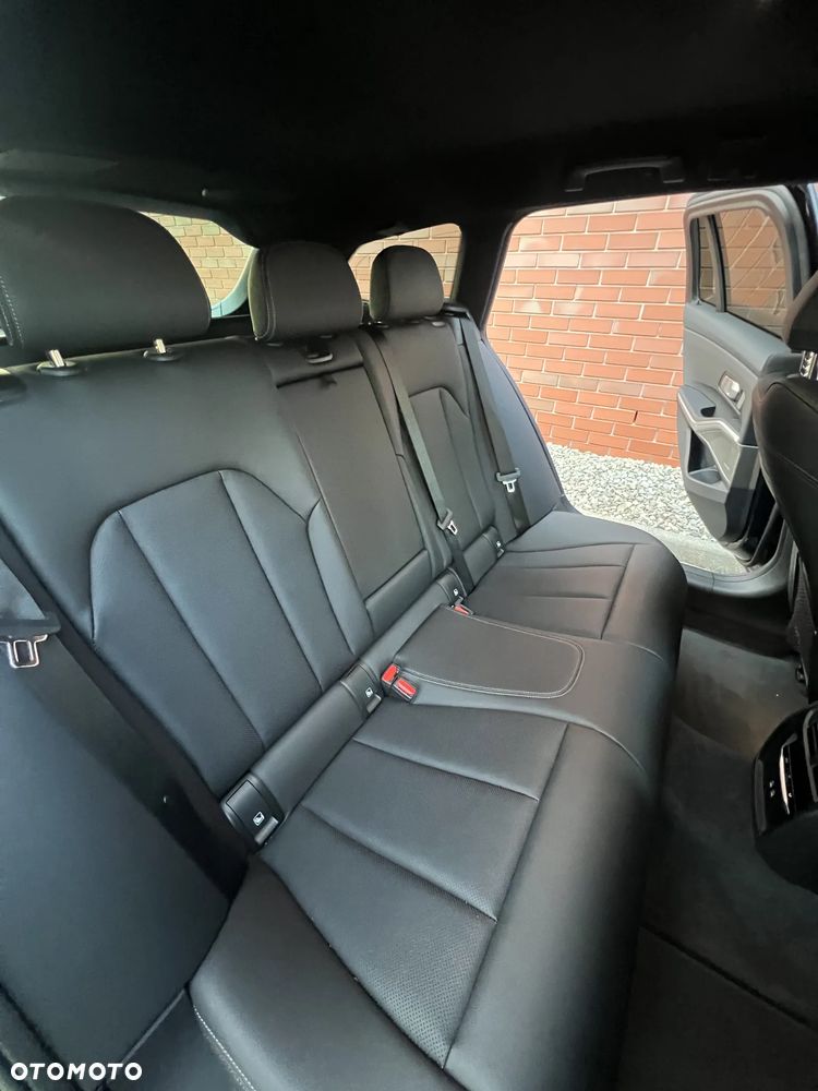 BMW Seria 3 320e M Sport - 34