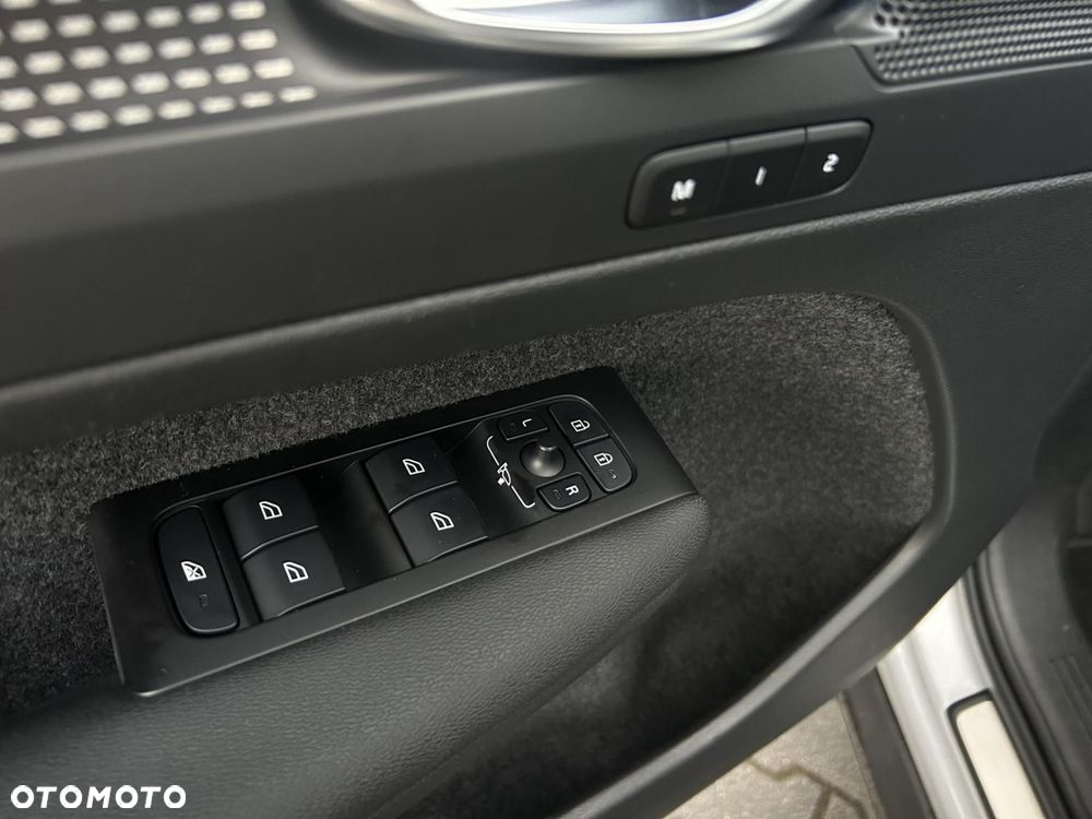 Volvo XC 40 B4 B R-Design - 12