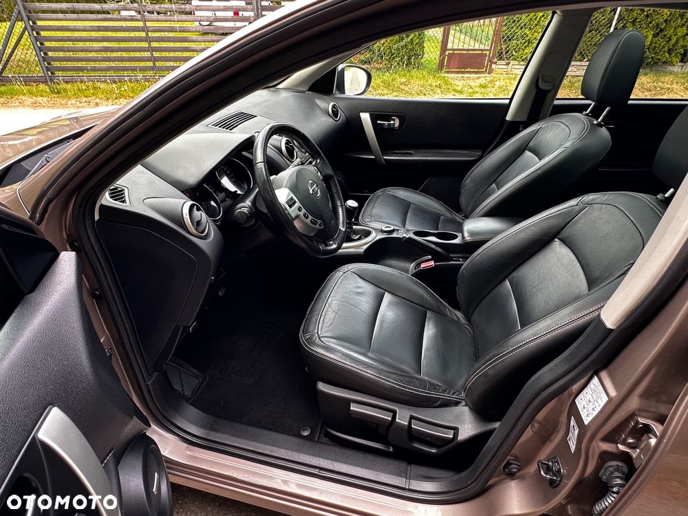 Nissan Qashqai 1.6 dCi 4 x 4 DPF Start/Stop tekna - 17