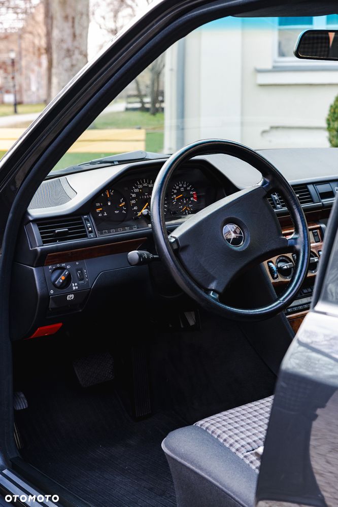 Mercedes-Benz W124 (1984-1993) - 18